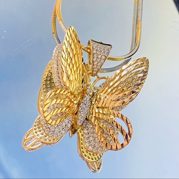 Butterfly Necklace - Picture 1 of 8